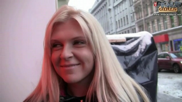 Pickup porn eo with a stunning blondie